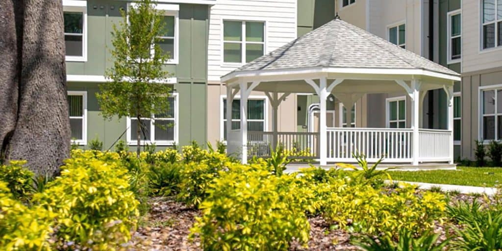 Courtyard landscaping at Fern Grove Apartment Homes in Orlando, Florida
